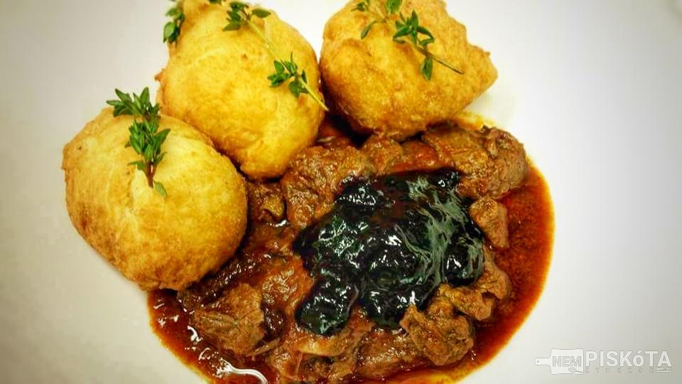 NemPiskóta Étkezde: Vörösboros vaddisznó pörkölt áfonyával
